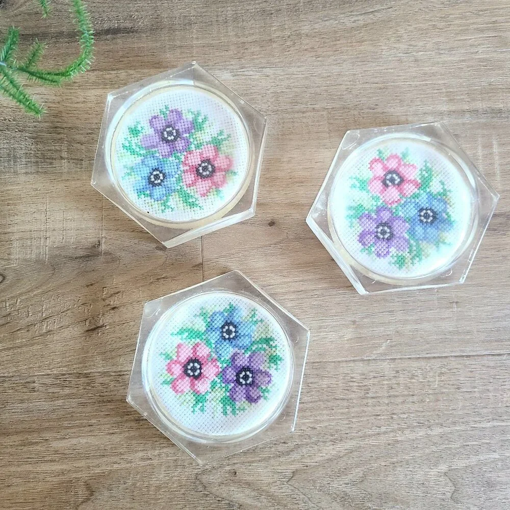 3 vintage Lucite plastic coasters with floral embroidery middle parts - Picture 1 of 6